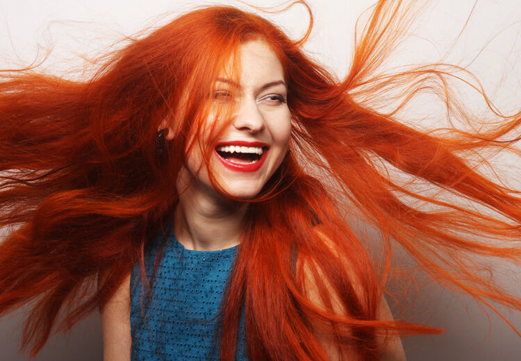 Rood haar is vaak het meest opvallend en wordt vaak verbonden met passie, energie en durf.